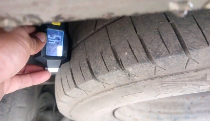 2010 Mahindra Xylo E4 BS-III, Diesel, Manual, 1,62,384 km, tyre