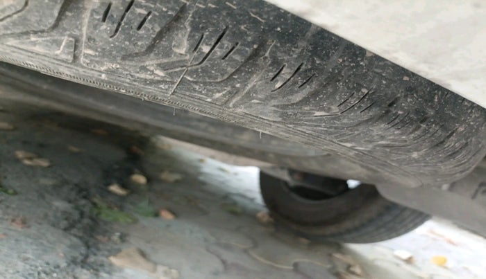 2016 Mahindra XUV500 W4, Diesel, Manual, 2,44,555 km, tyre