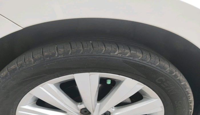 2023 Volkswagen VIRTUS HIGHLINE TSI 1.0 AT, Petrol, Automatic, 24,123 km, tyre