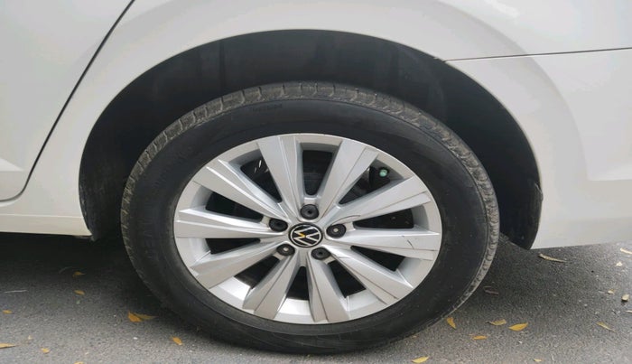 2023 Volkswagen VIRTUS HIGHLINE TSI 1.0 AT, Petrol, Automatic, 24,123 km, tyre