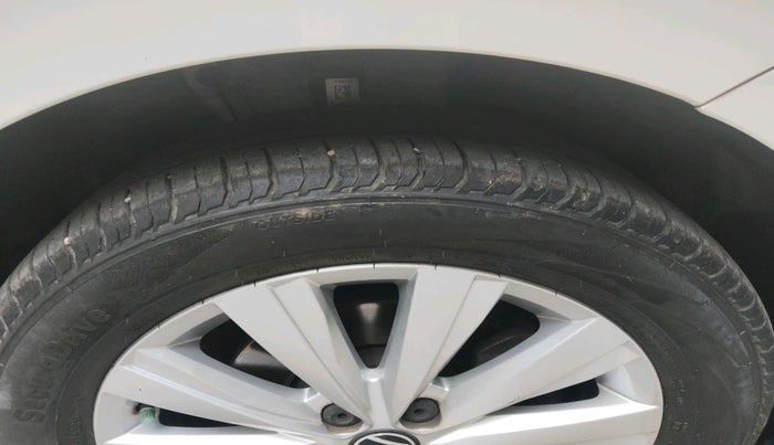 2023 Volkswagen VIRTUS HIGHLINE TSI 1.0 AT, Petrol, Automatic, 24,123 km, tyre