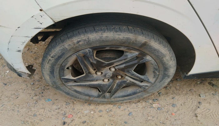 2022 Hyundai NEW I20 SPORTZ 1.2 MT, Petrol, Manual, 69,256 km, tyre