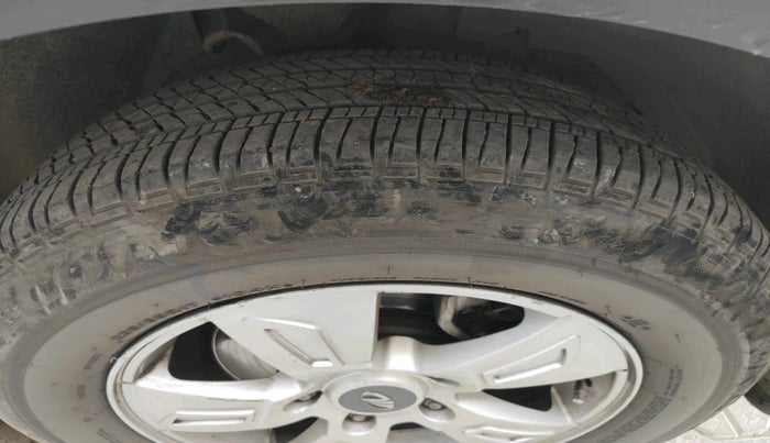 2015 Mahindra XUV500 W6, Diesel, Manual, 1,02,809 km, tyre