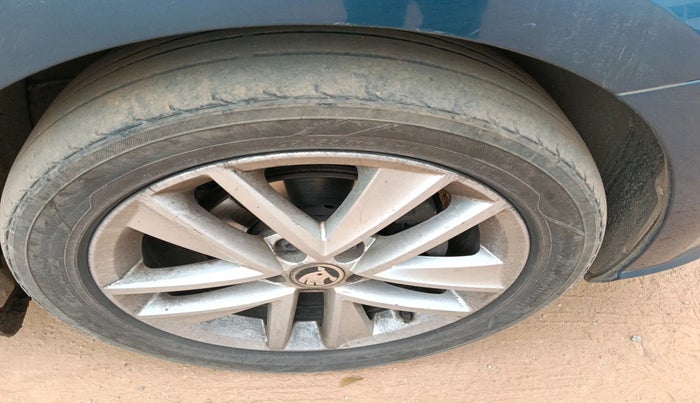 2017 Skoda Rapid STYLE 1.5 TDI AT, Diesel, Automatic, 1,45,978 km, tyre