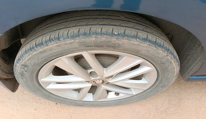 2017 Skoda Rapid STYLE 1.5 TDI AT, Diesel, Automatic, 1,45,978 km, tyre