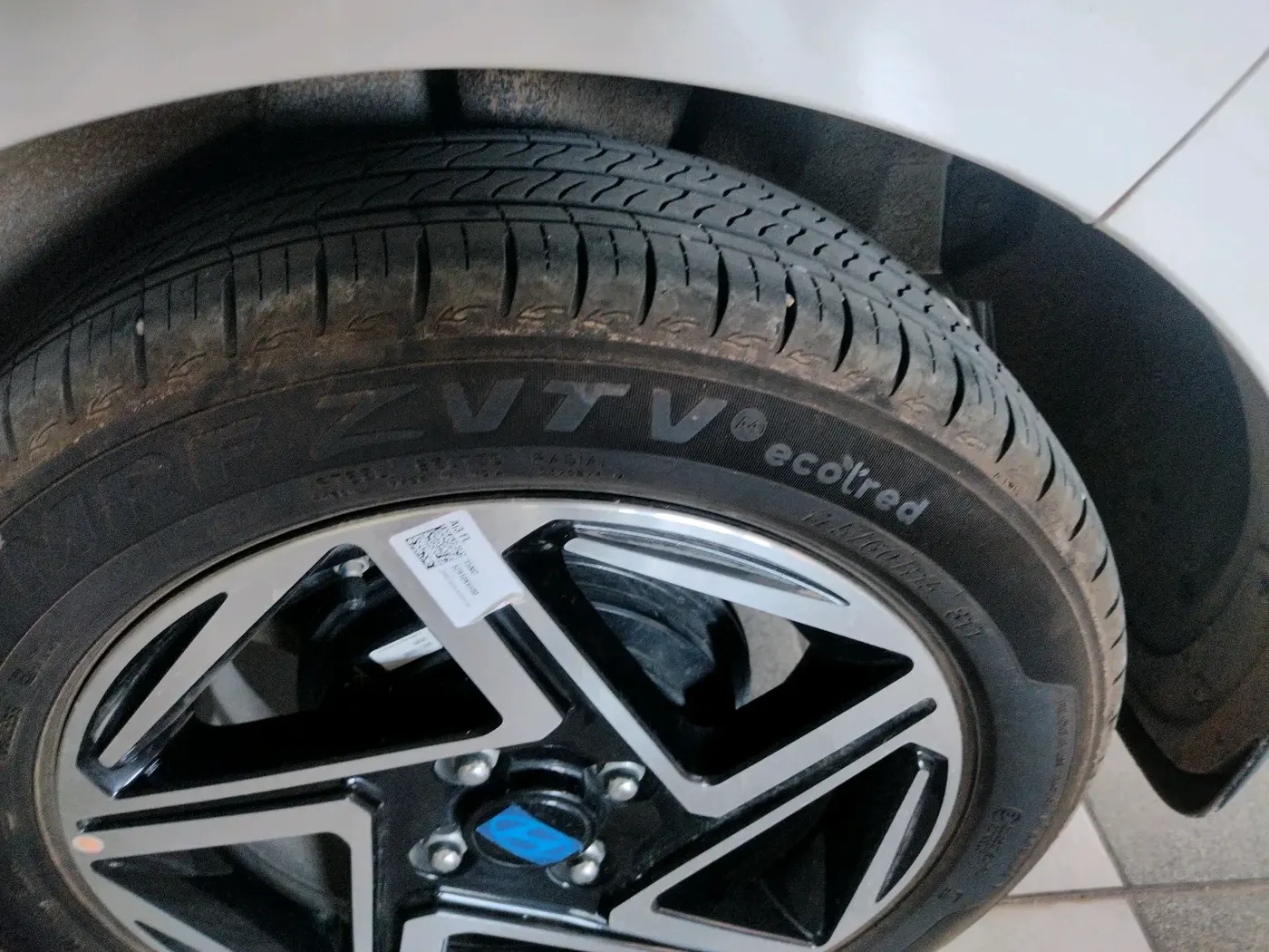 2024 Hyundai GRAND I10 NIOS ASTA AMT 1.2 KAPPA VTVT, Petrol, Automatic, 2,888 km, tyre