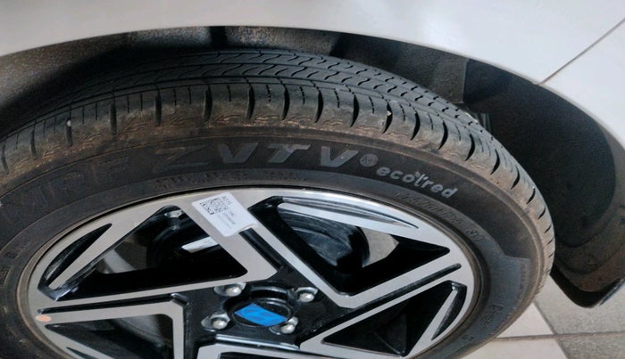 2024 Hyundai GRAND I10 NIOS ASTA AMT 1.2 KAPPA VTVT, Petrol, Automatic, 2,888 km, tyre