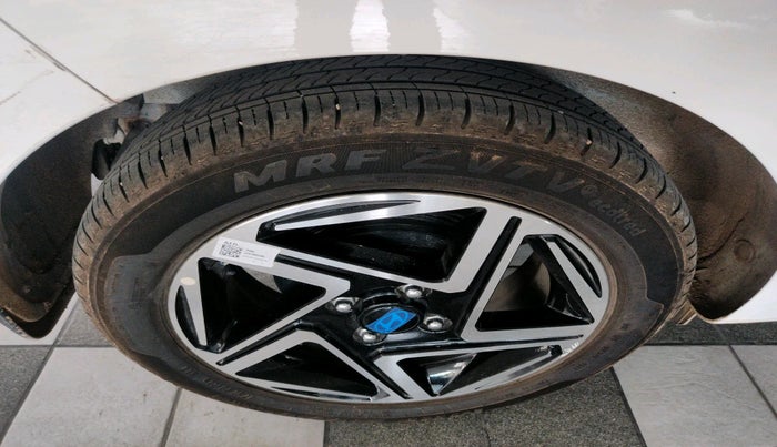 2024 Hyundai GRAND I10 NIOS ASTA AMT 1.2 KAPPA VTVT, Petrol, Automatic, 2,888 km, tyre