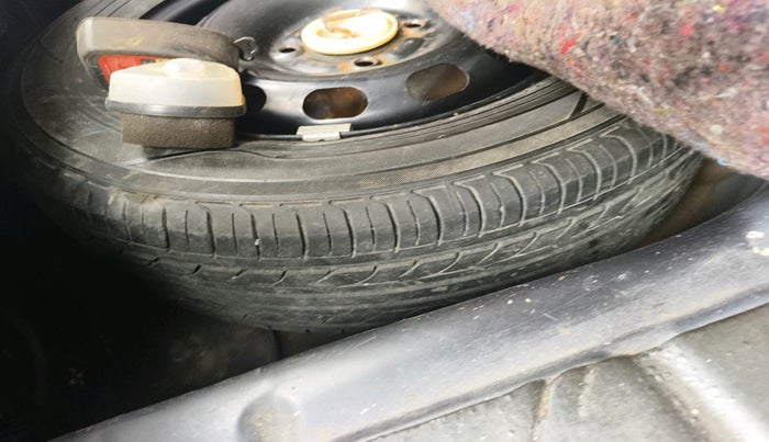 2012 Ford Figo TITANIUM 1.4 DIESEL, Diesel, Manual, 1,72,000 km, tyre