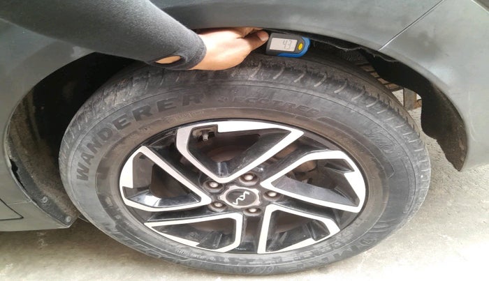 2023 KIA CARENS  PRESTIGE PLUS 1.5 TURBO PETROL DCT 7 STR, Petrol, Automatic, 30,264 km, tyre