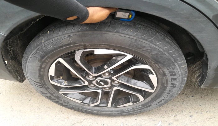 2023 KIA CARENS  PRESTIGE PLUS 1.5 TURBO PETROL DCT 7 STR, Petrol, Automatic, 30,264 km, tyre