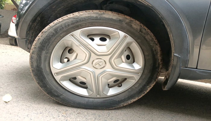 2021 Tata NEXON XE PETROL, Petrol, Manual, 23,665 km, tyre