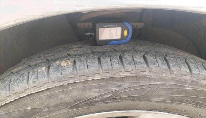 2017 Volkswagen Vento HIGHLINE PETROL AT, Petrol, Automatic, 1,05,337 km, tyre