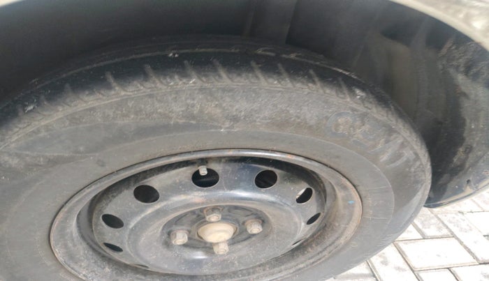 2011 Maruti Swift VDI, Diesel, Manual, 97,245 km, tyre