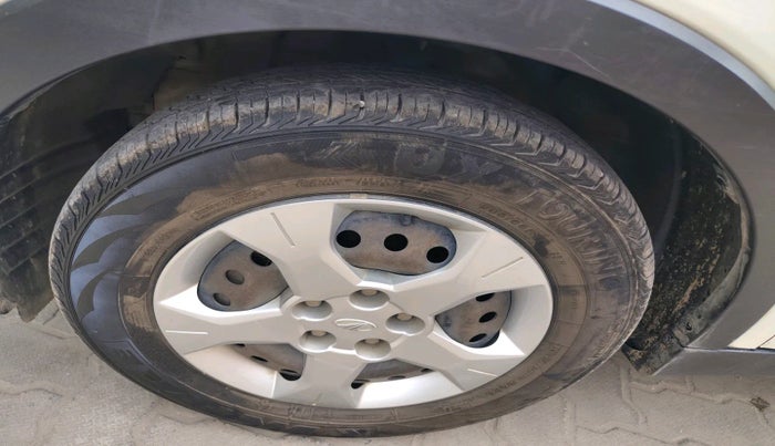 2020 Mahindra XUV300 W6 1.5 DIESEL, Diesel, Manual, 1,25,122 km, tyre