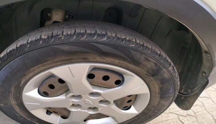 2020 Mahindra XUV300 W6 1.5 DIESEL, Diesel, Manual, 1,25,122 km, tyre