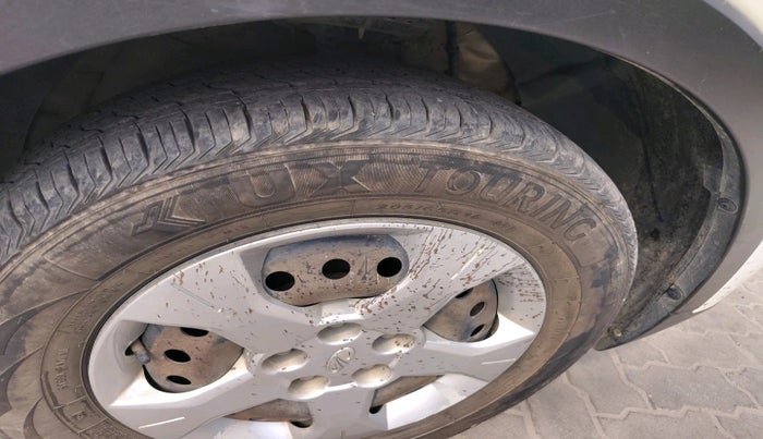 2020 Mahindra XUV300 W6 1.5 DIESEL, Diesel, Manual, 1,25,122 km, tyre