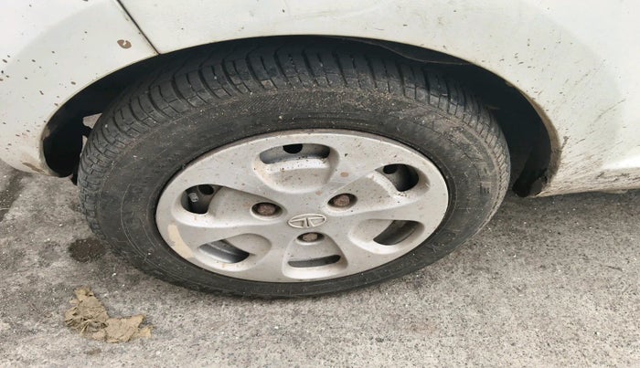 2014 Tata Nano EMAX LX CNG, Petrol, Manual, 65,997 km, tyre