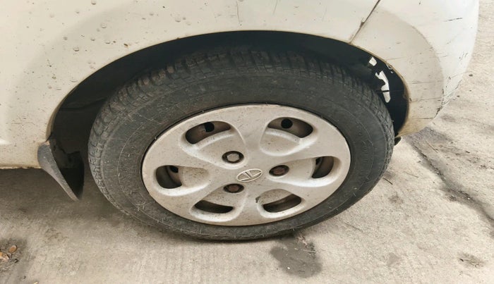 2014 Tata Nano EMAX LX CNG, Petrol, Manual, 65,997 km, tyre