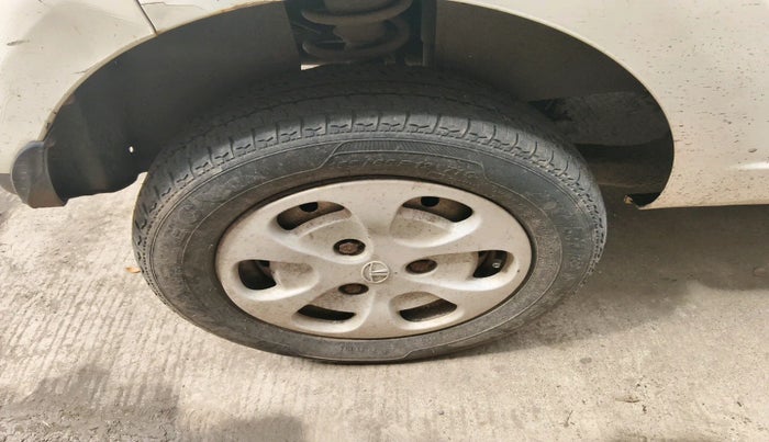 2014 Tata Nano EMAX LX CNG, Petrol, Manual, 65,997 km, tyre