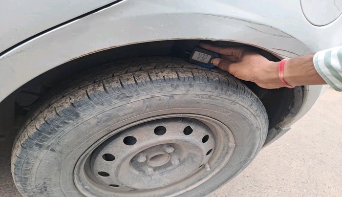 2015 Maruti Swift VXI, Petrol, Manual, 1,22,356 km, tyre