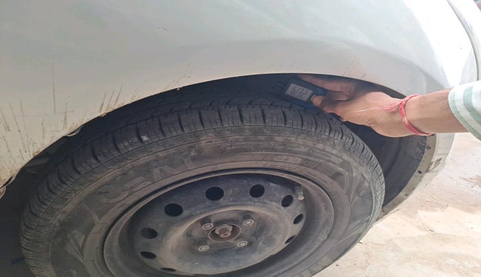 2015 Maruti Swift VXI, Petrol, Manual, 1,22,356 km, tyre