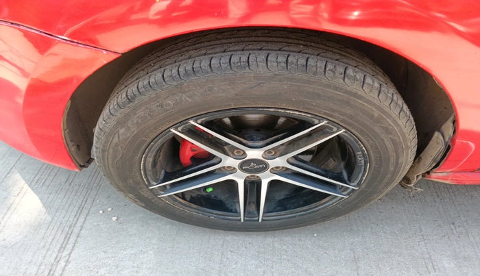 2014 Volkswagen Polo COMFORTLINE 1.2L, Petrol, Manual, 76,818 km, tyre