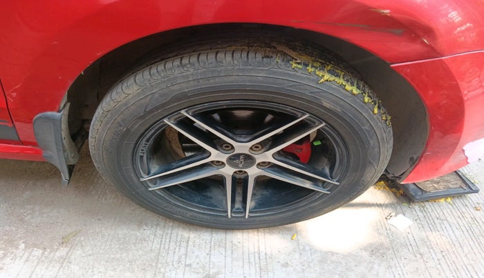 2014 Volkswagen Polo COMFORTLINE 1.2L, Petrol, Manual, 76,818 km, tyre