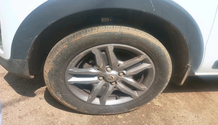 2024 Renault TRIBER RXZ AMT, Petrol, Automatic, 4,863 km, tyre