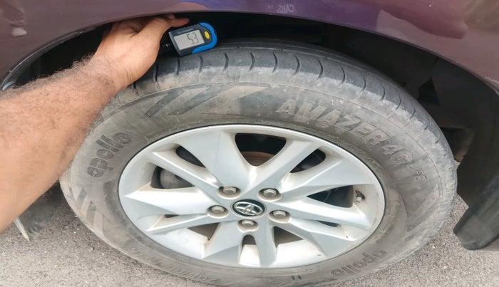 2018 Toyota Innova Crysta 2.4 GX 8 STR, Diesel, Manual, 53,015 km, tyre