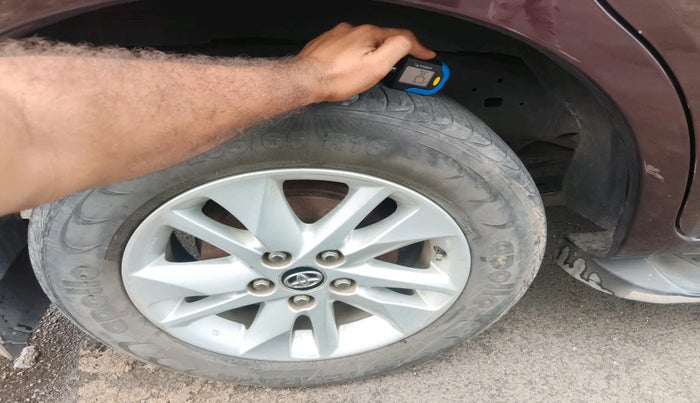 2018 Toyota Innova Crysta 2.4 GX 8 STR, Diesel, Manual, 53,015 km, tyre