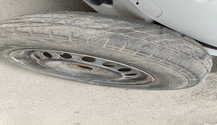 2017 Maruti Swift LXI (O), Petrol, Manual, 54,279 km, tyre