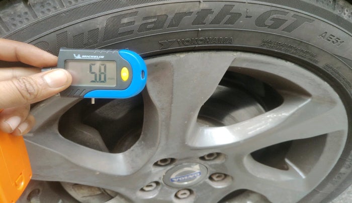 2014 Volvo V40 Cross Country D3, Diesel, Automatic, 68,690 km, tyre