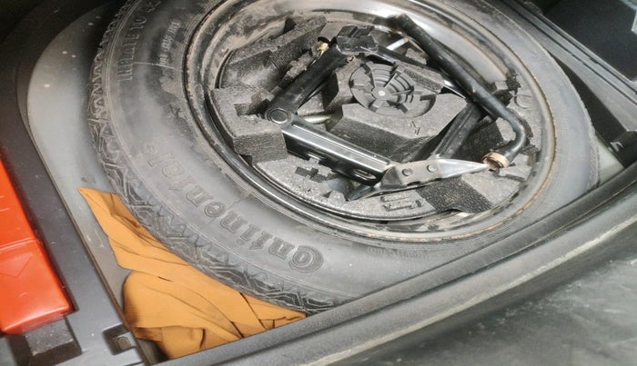 2014 Volvo V40 Cross Country D3, Diesel, Automatic, 68,690 km, tyre