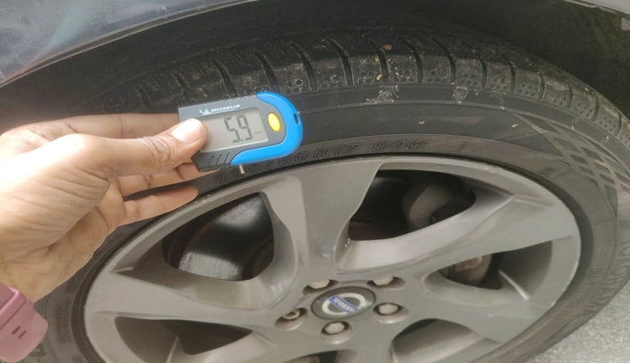 2014 Volvo V40 Cross Country D3, Diesel, Automatic, 68,690 km, tyre