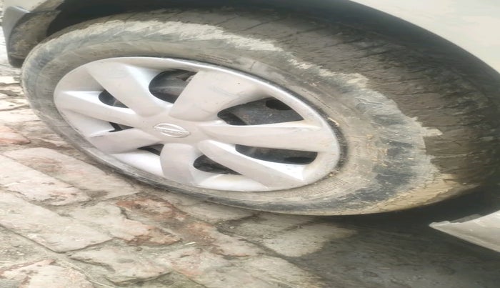 2011 Nissan Micra XV DIESEL, Diesel, Manual, 1,17,760 km, tyre