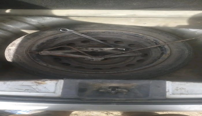 2011 Nissan Micra XV DIESEL, Diesel, Manual, 1,17,760 km, tyre