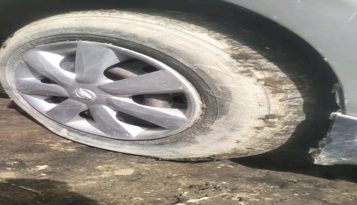 2011 Nissan Micra XV DIESEL, Diesel, Manual, 1,17,760 km, tyre