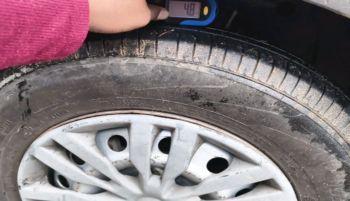 2020 Maruti Dzire LXI, Petrol, Manual, 1,01,929 km, tyre