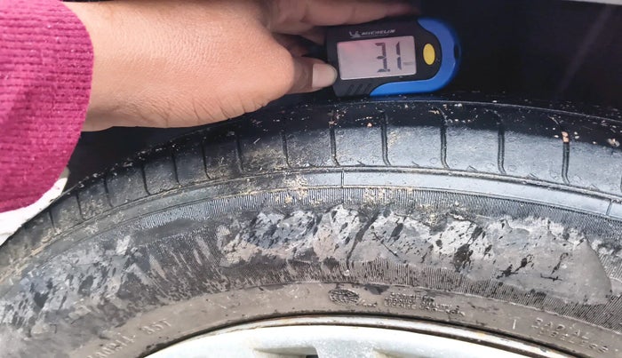 2020 Maruti Dzire LXI, Petrol, Manual, 1,01,929 km, tyre