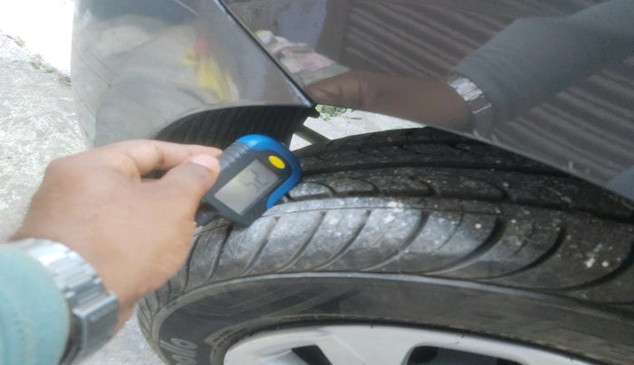 2016 Hyundai Eon SPORTZ, Petrol, Manual, 11,961 km, tyre