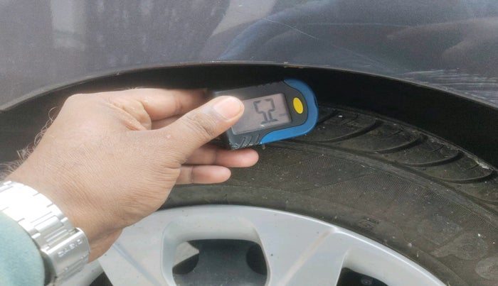 2016 Hyundai Eon SPORTZ, Petrol, Manual, 11,961 km, tyre