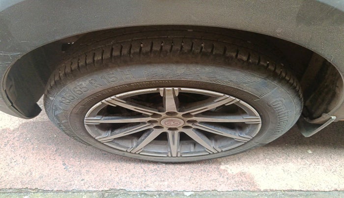 2020 Renault TRIBER RXZ, Petrol, Manual, 27,665 km, tyre