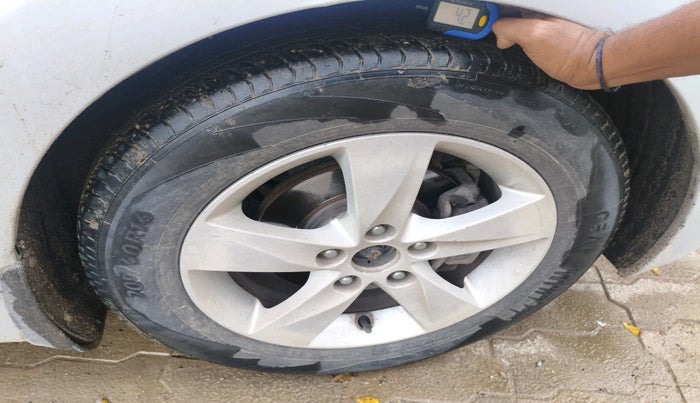 2013 Hyundai New Elantra 1.8 SX MT VTVT, Petrol, Manual, 1,67,318 km, tyre