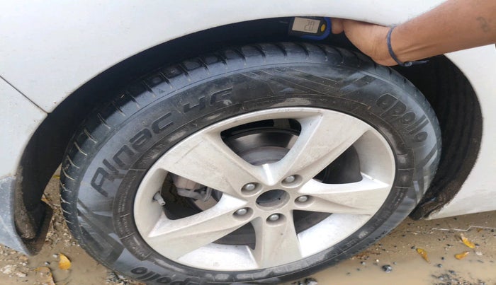 2013 Hyundai New Elantra 1.8 SX MT VTVT, Petrol, Manual, 1,67,318 km, tyre