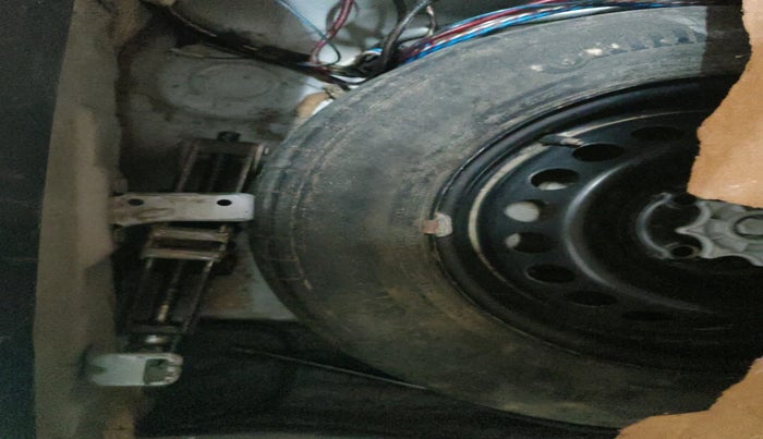 2014 Hyundai Grand i10 ASTA (O) 1.2 KAPPA VTVT, Petrol, Manual, 1,20,766 km, tyre