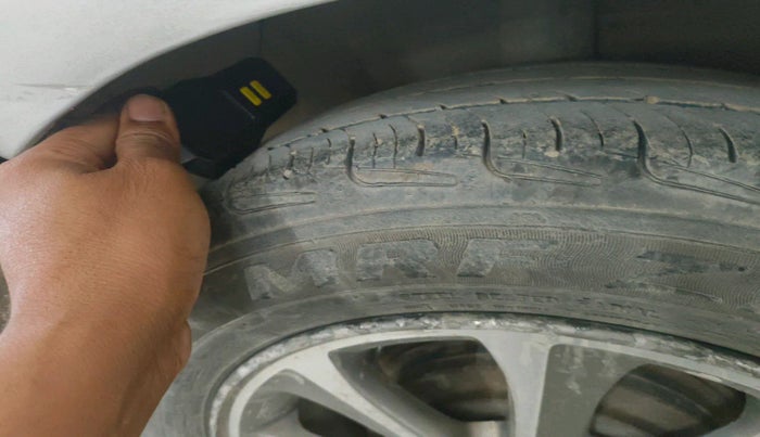 2014 Hyundai Grand i10 ASTA (O) 1.2 KAPPA VTVT, Petrol, Manual, 1,20,766 km, tyre