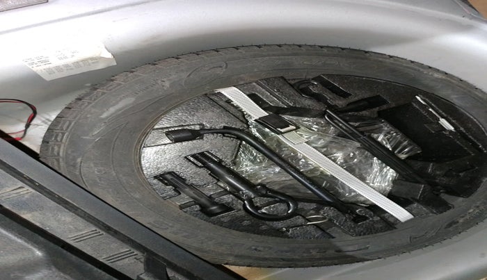 2018 Volkswagen Polo HIGHLINE PLUS 1.0 16 ALLOY, Petrol, Manual, 49,812 km, tyre