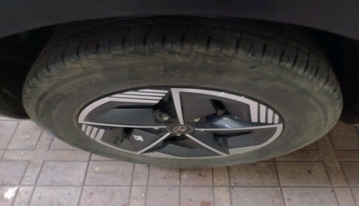 2023 Tata NEXON CREATIVE PLUS S 1.2 REVOTRON 6 AMT, Petrol, Automatic, 47,846 km, tyre