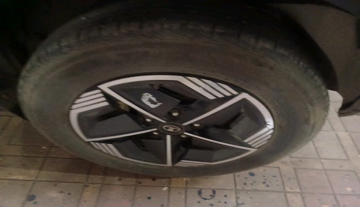 2023 Tata NEXON CREATIVE PLUS S 1.2 REVOTRON 6 AMT, Petrol, Automatic, 47,846 km, tyre